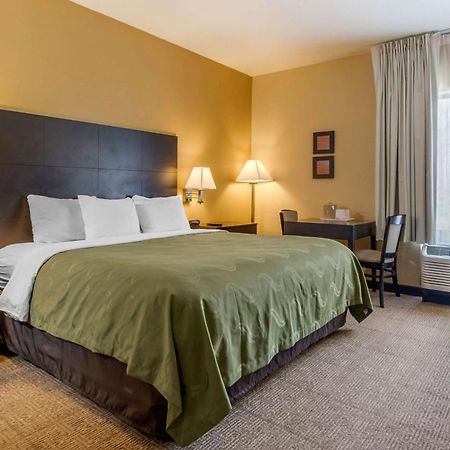 Quality Inn & Suites Lenexa Kansas City Екстериор снимка