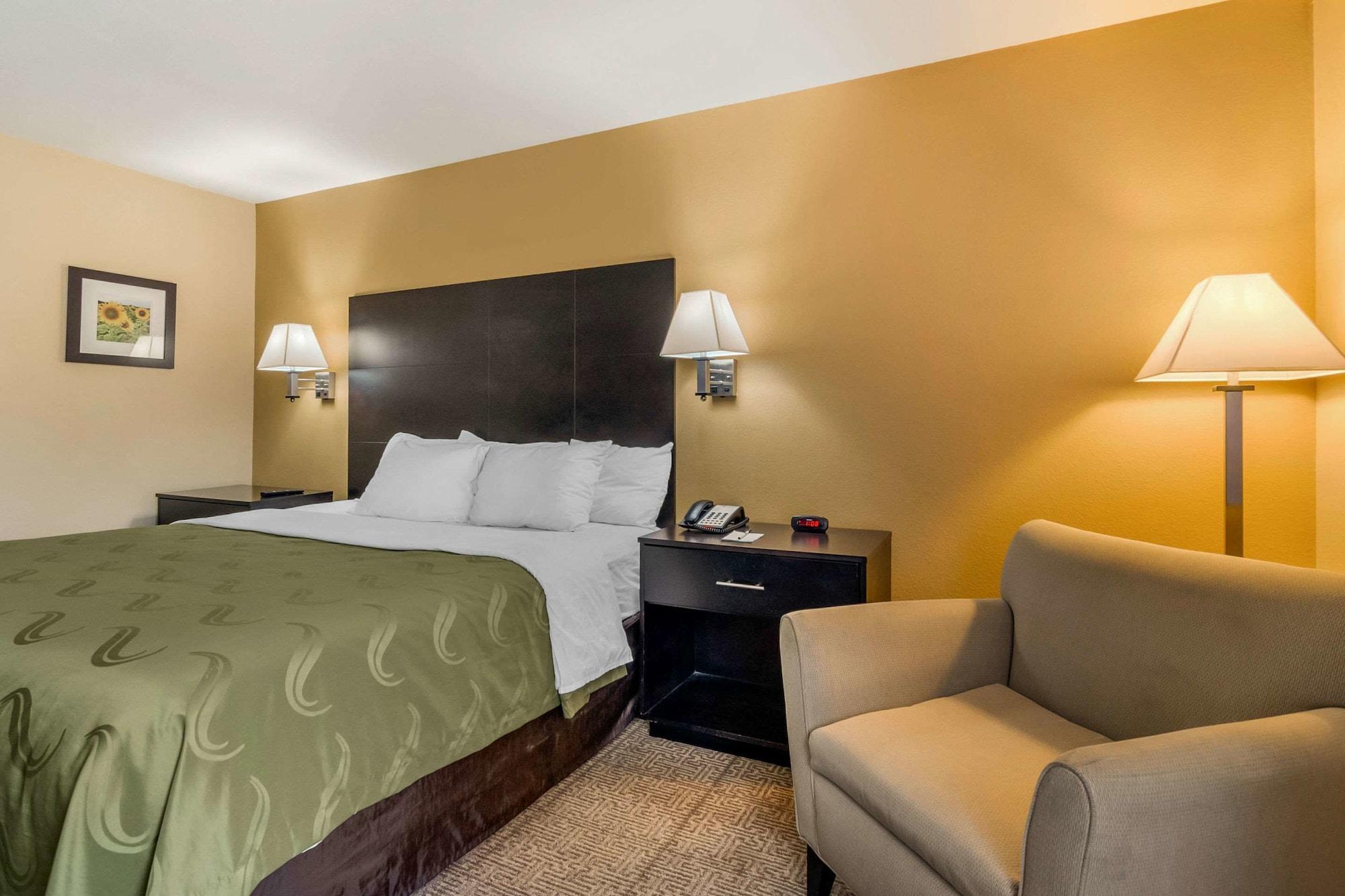 Quality Inn & Suites Lenexa Kansas City Екстериор снимка