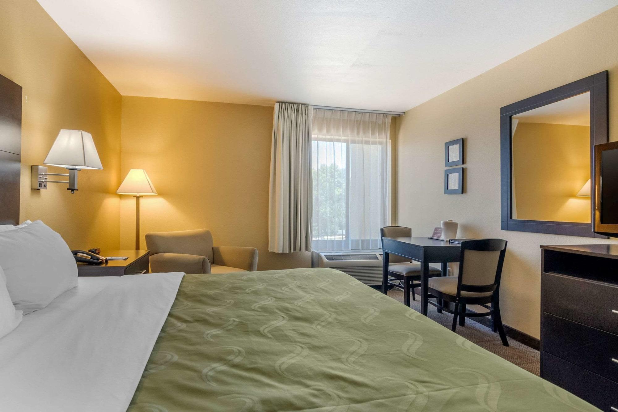 Quality Inn & Suites Lenexa Kansas City Екстериор снимка