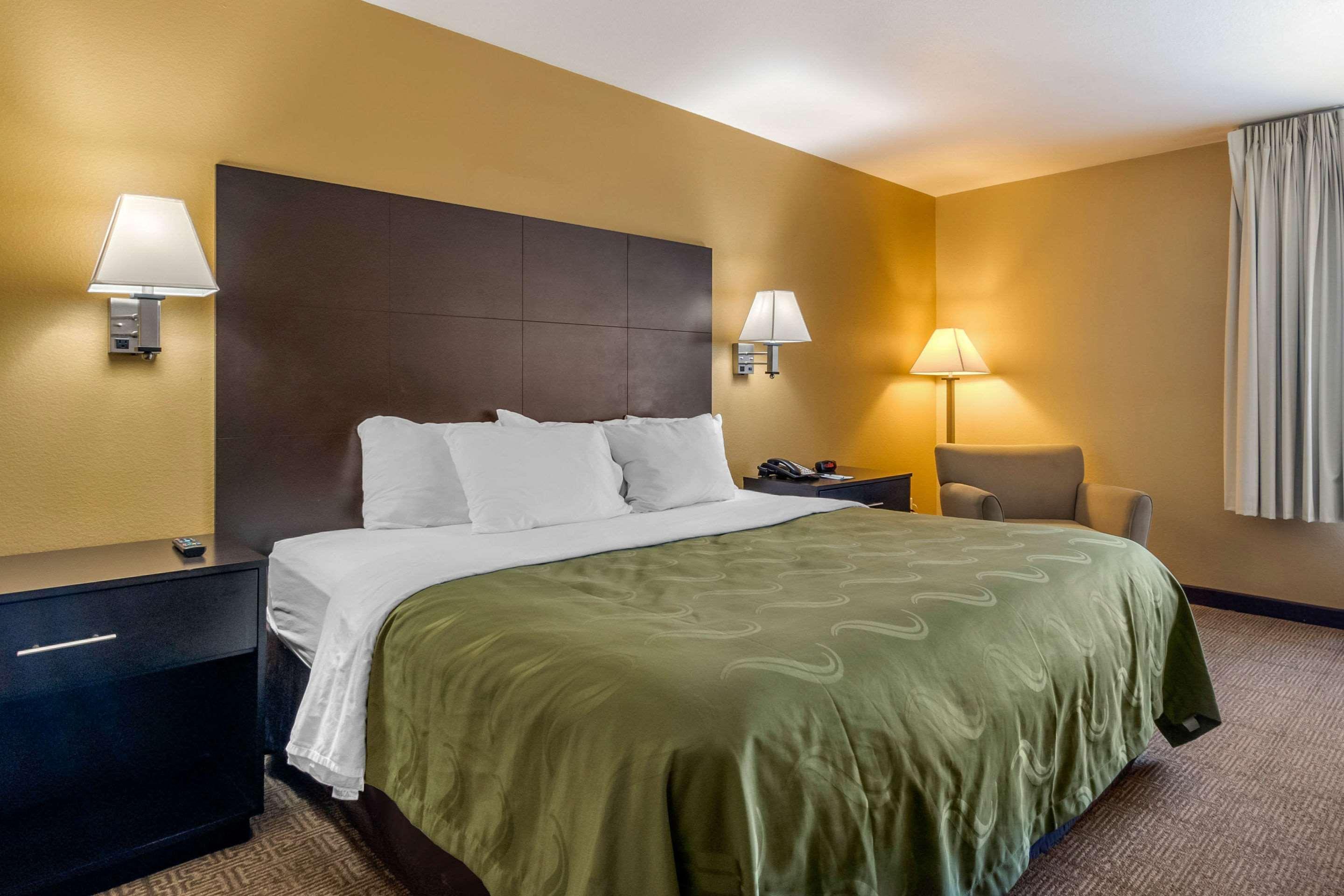 Quality Inn & Suites Lenexa Kansas City Екстериор снимка