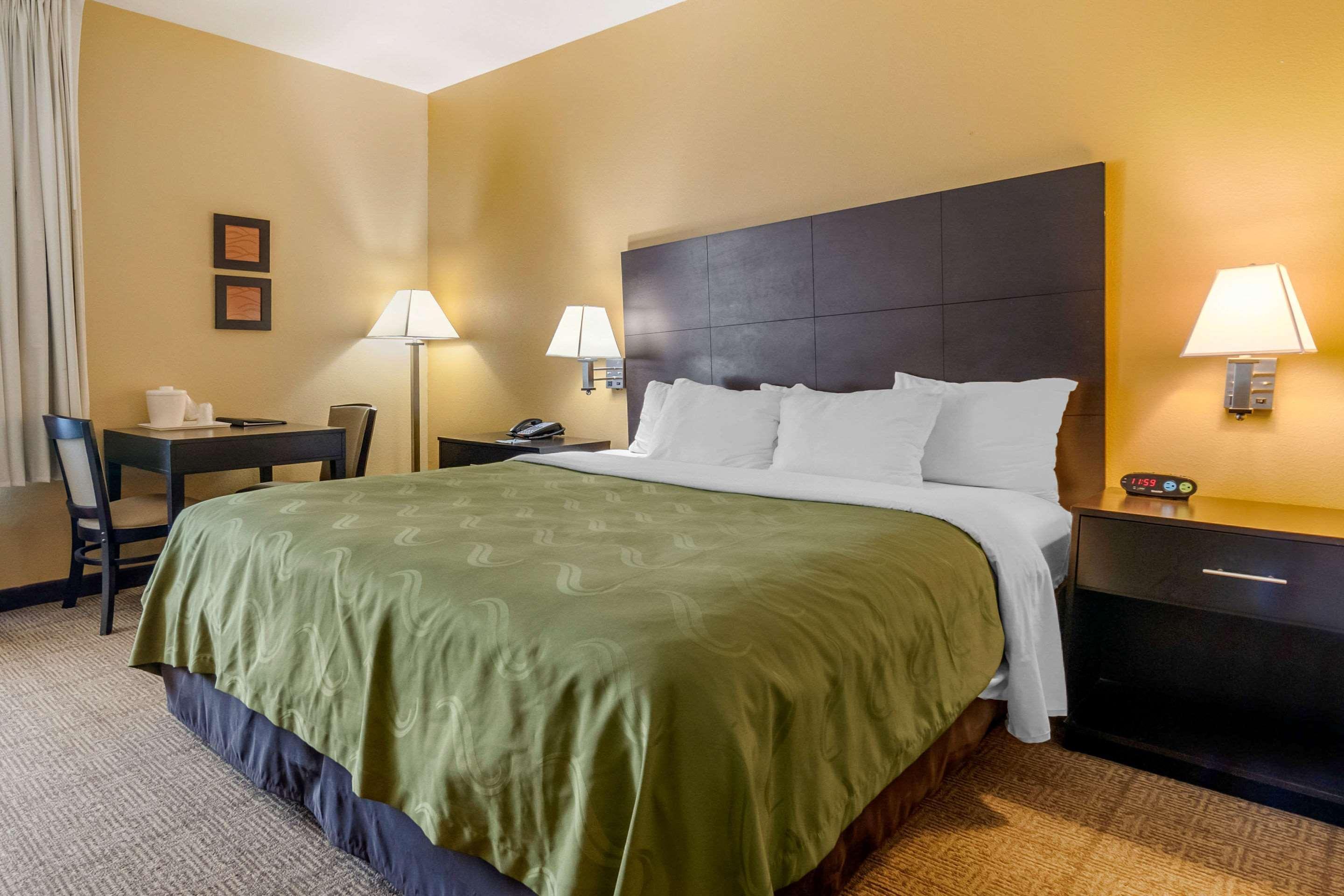 Quality Inn & Suites Lenexa Kansas City Екстериор снимка