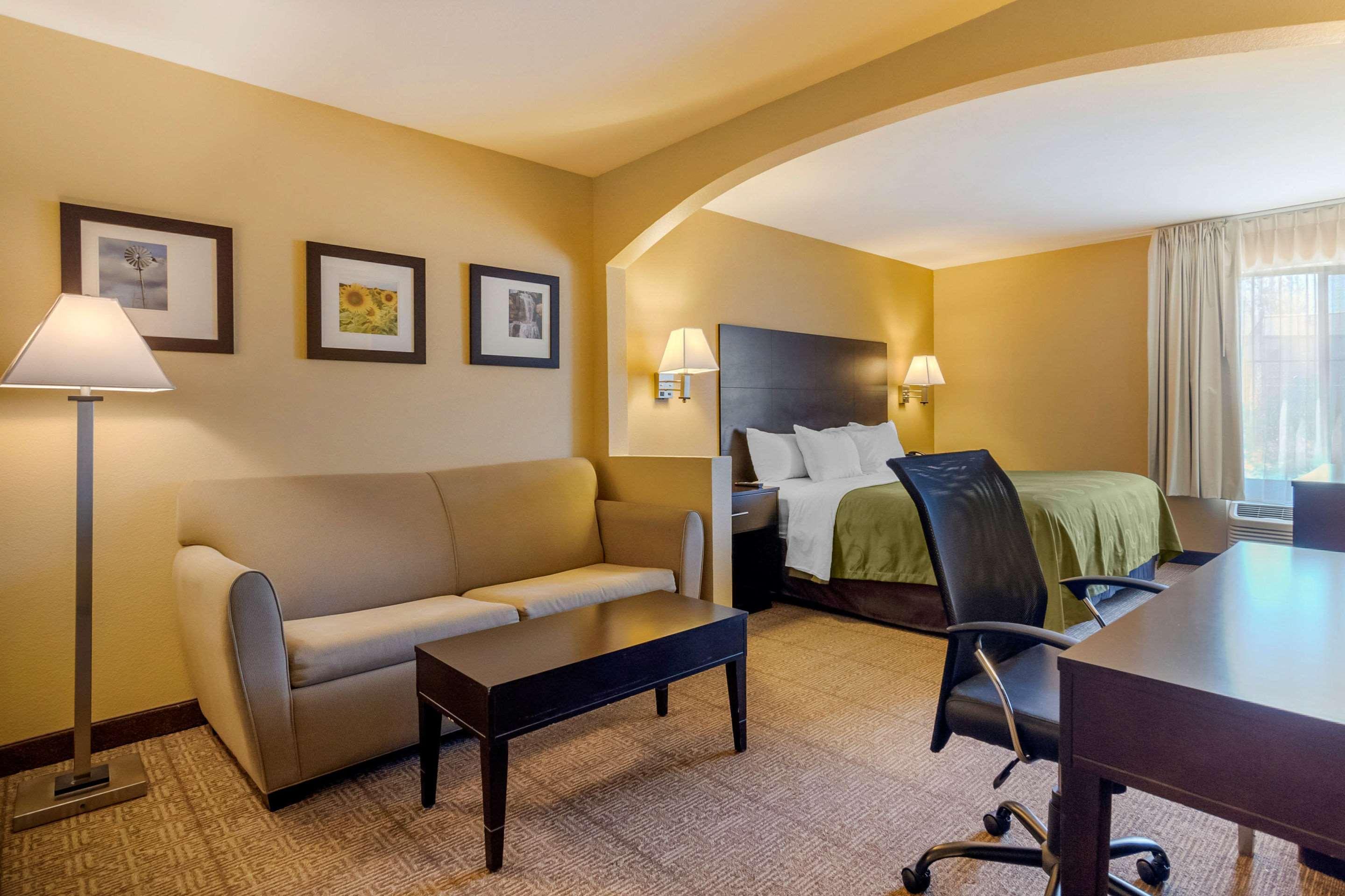 Quality Inn & Suites Lenexa Kansas City Екстериор снимка