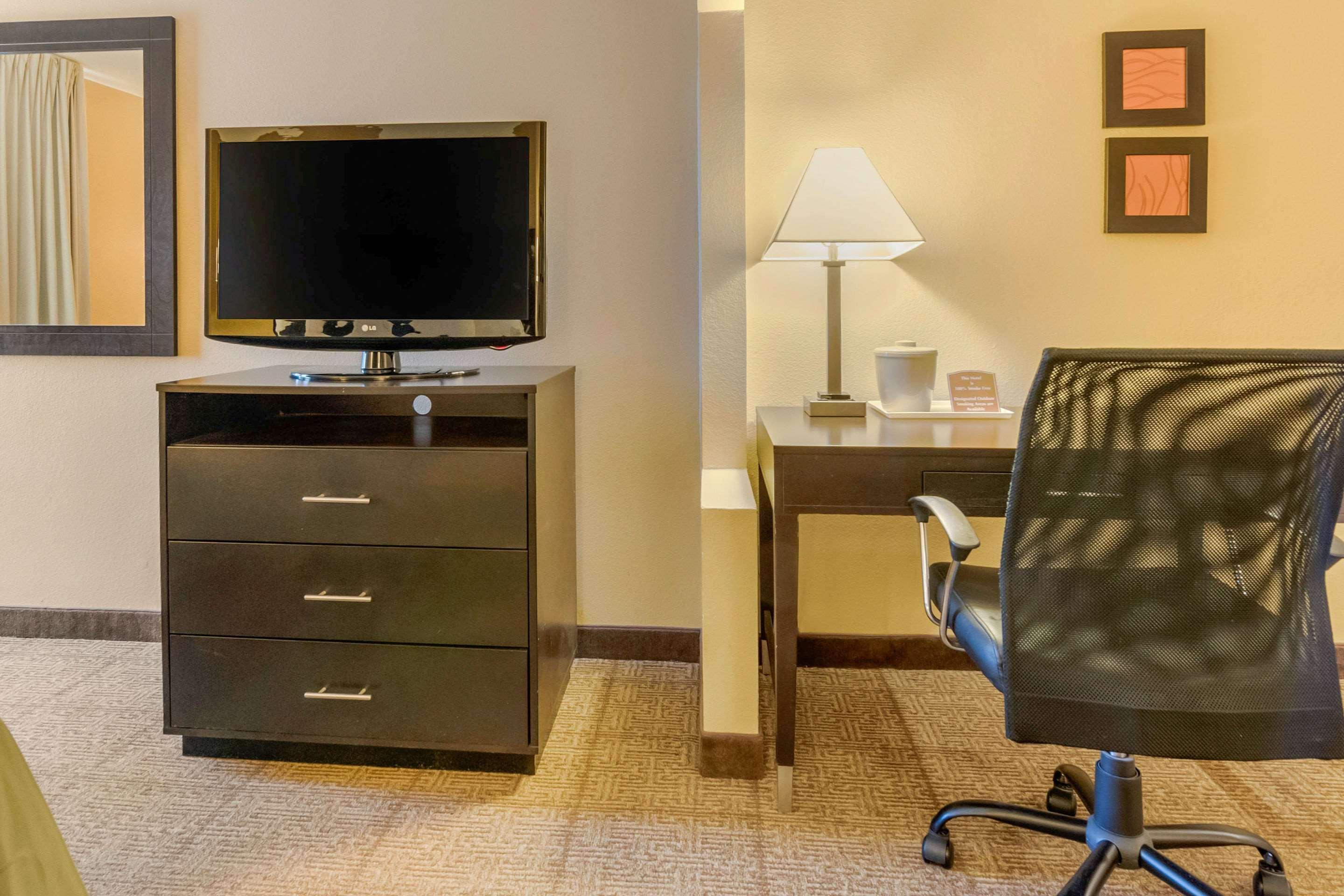 Quality Inn & Suites Lenexa Kansas City Екстериор снимка