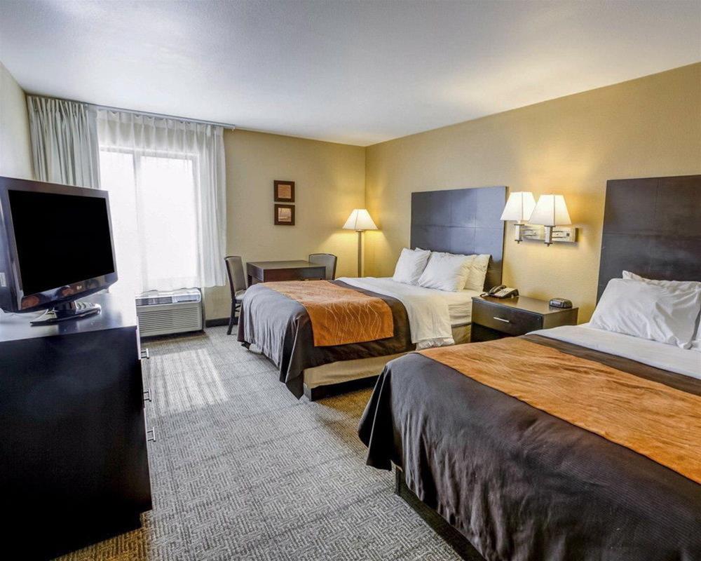 Quality Inn & Suites Lenexa Kansas City Екстериор снимка