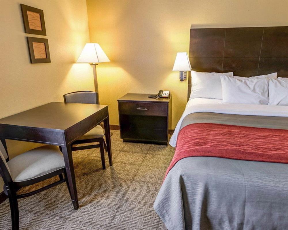 Quality Inn & Suites Lenexa Kansas City Екстериор снимка