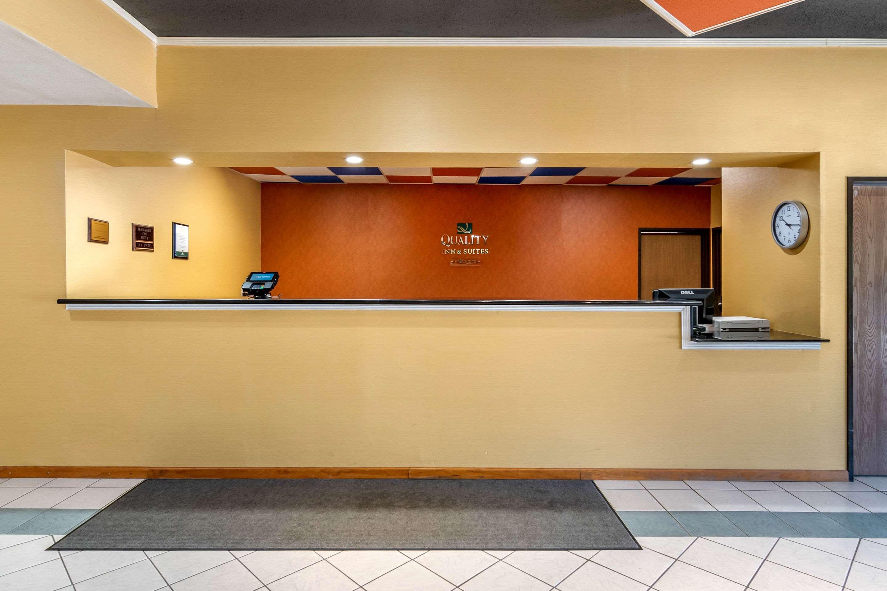 Quality Inn & Suites Lenexa Kansas City Екстериор снимка