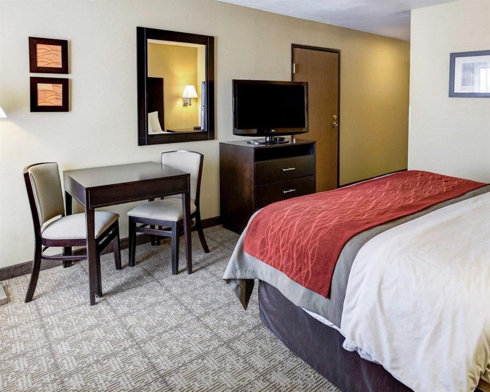 Quality Inn & Suites Lenexa Kansas City Екстериор снимка