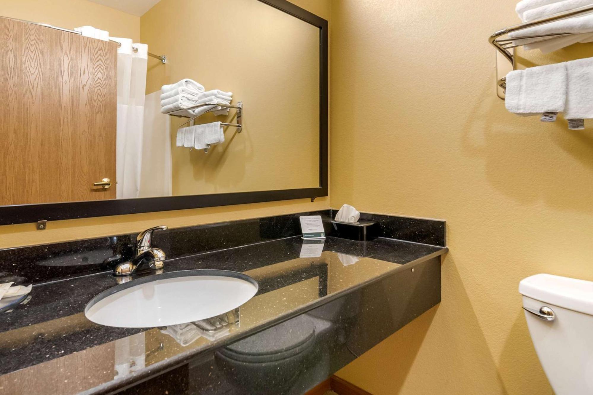 Quality Inn & Suites Lenexa Kansas City Екстериор снимка