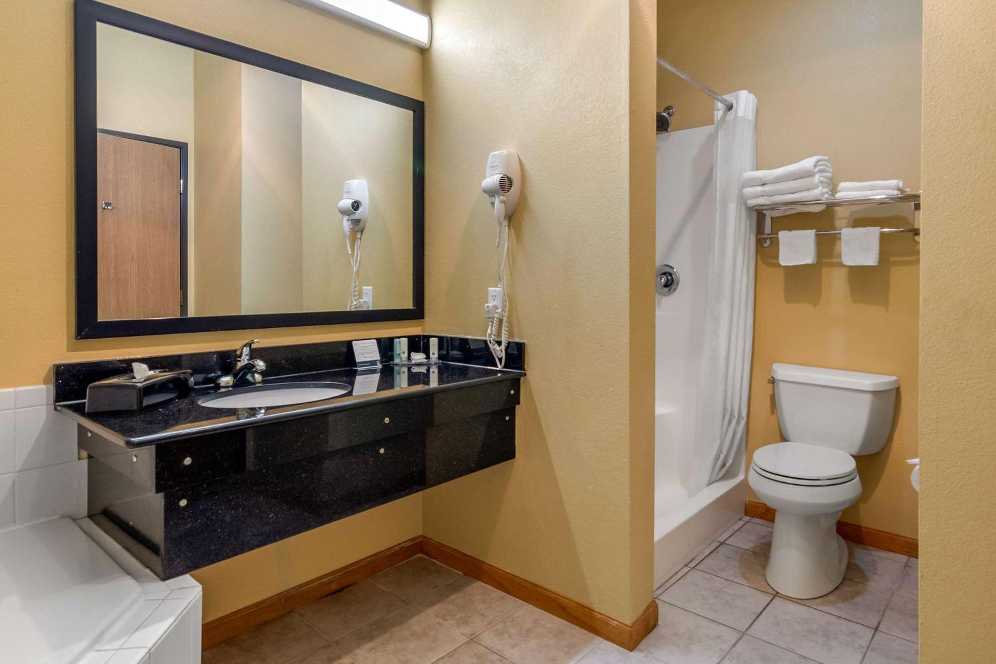 Quality Inn & Suites Lenexa Kansas City Екстериор снимка