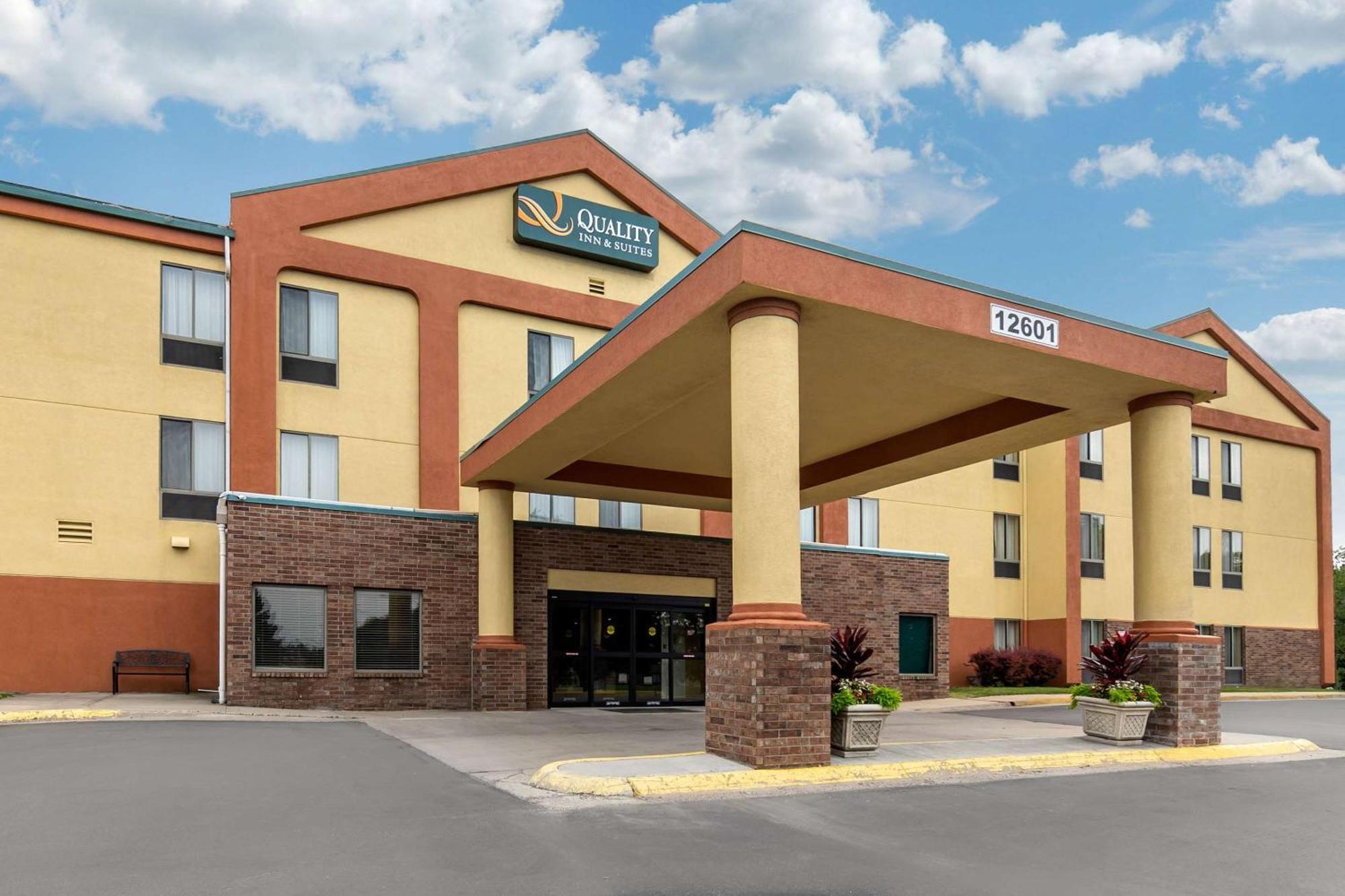 Quality Inn & Suites Lenexa Kansas City Екстериор снимка