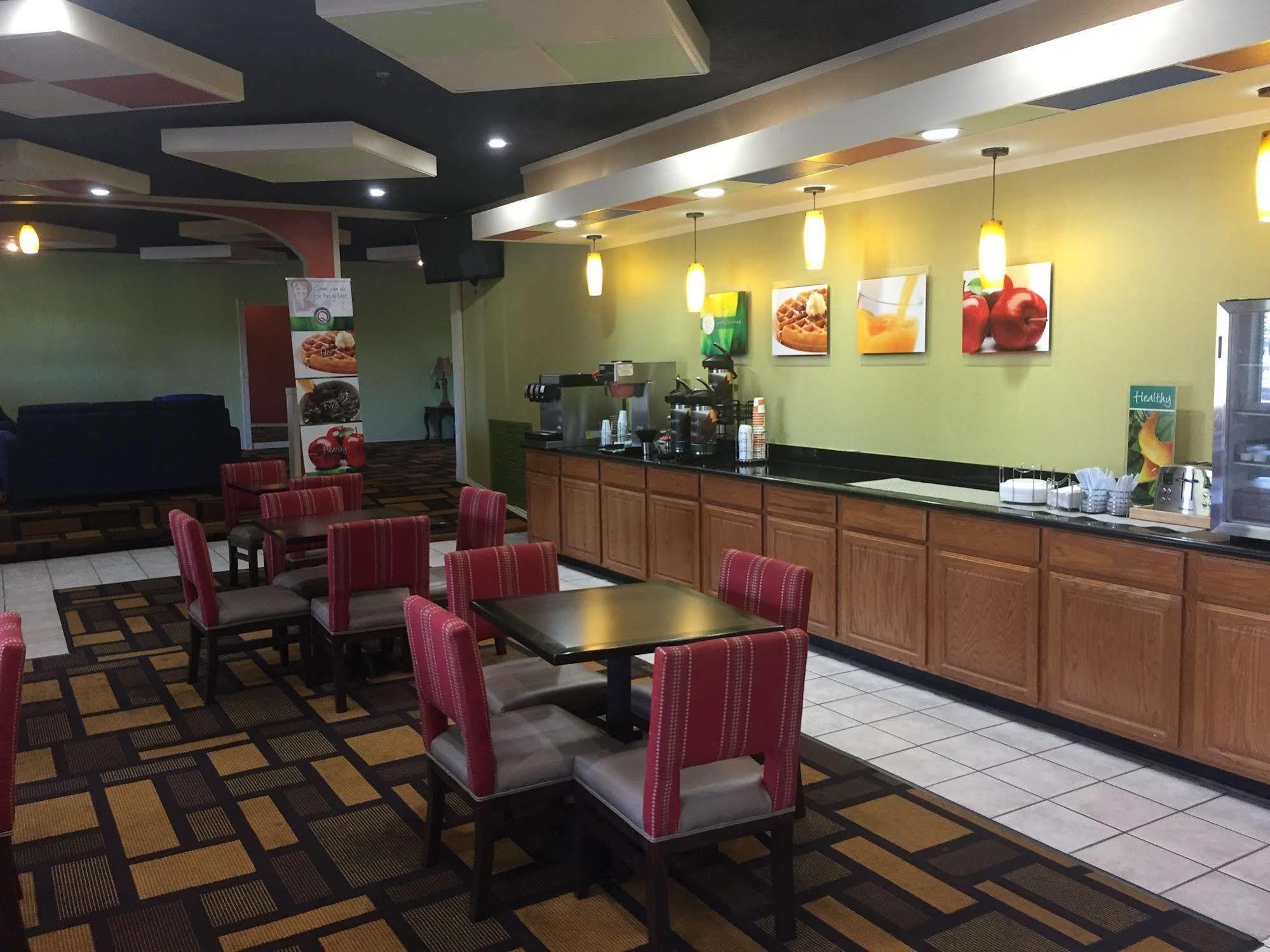 Quality Inn & Suites Lenexa Kansas City Екстериор снимка